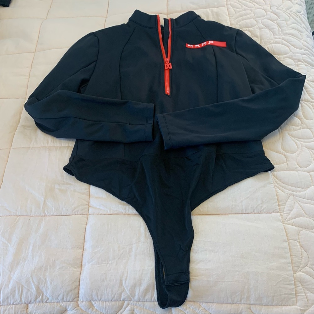 MSGD sports bodysuit high neck bodysuit size 16 front red zip thumbholes Scuba